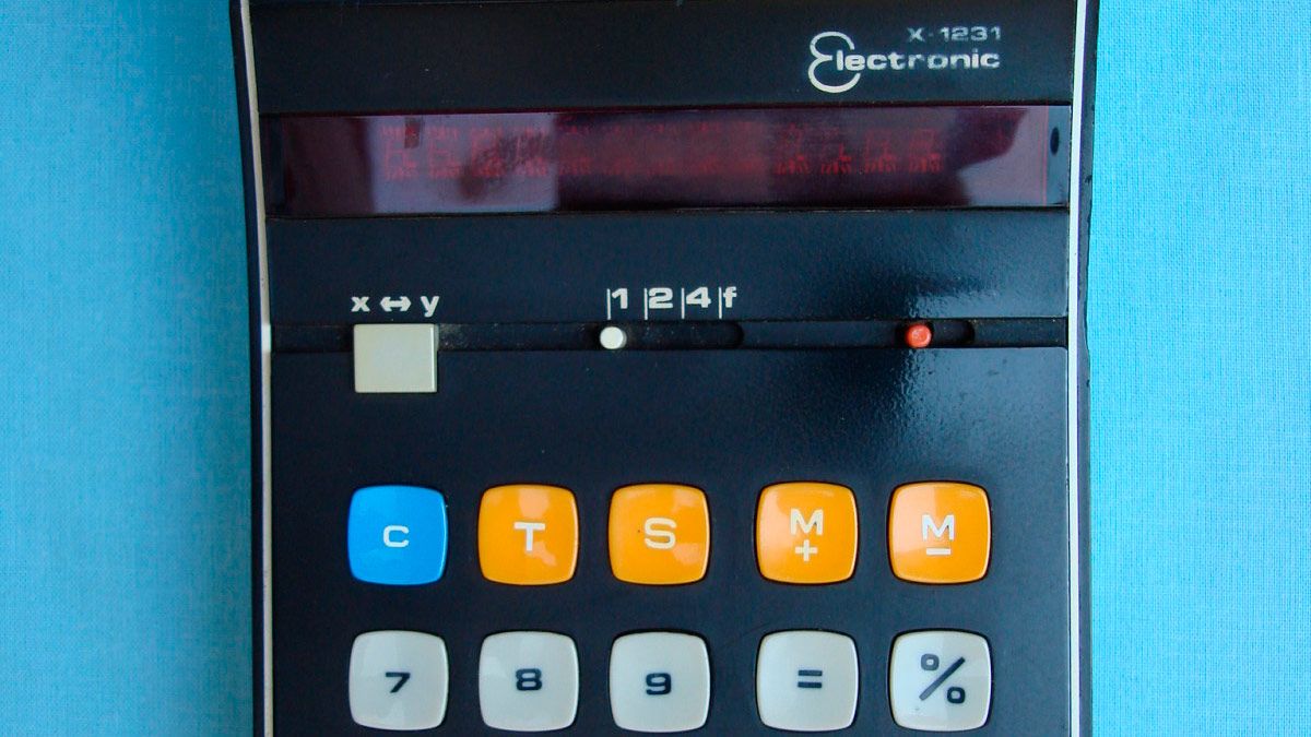 Frego iba con su calculadora de moda. | L.N.C.