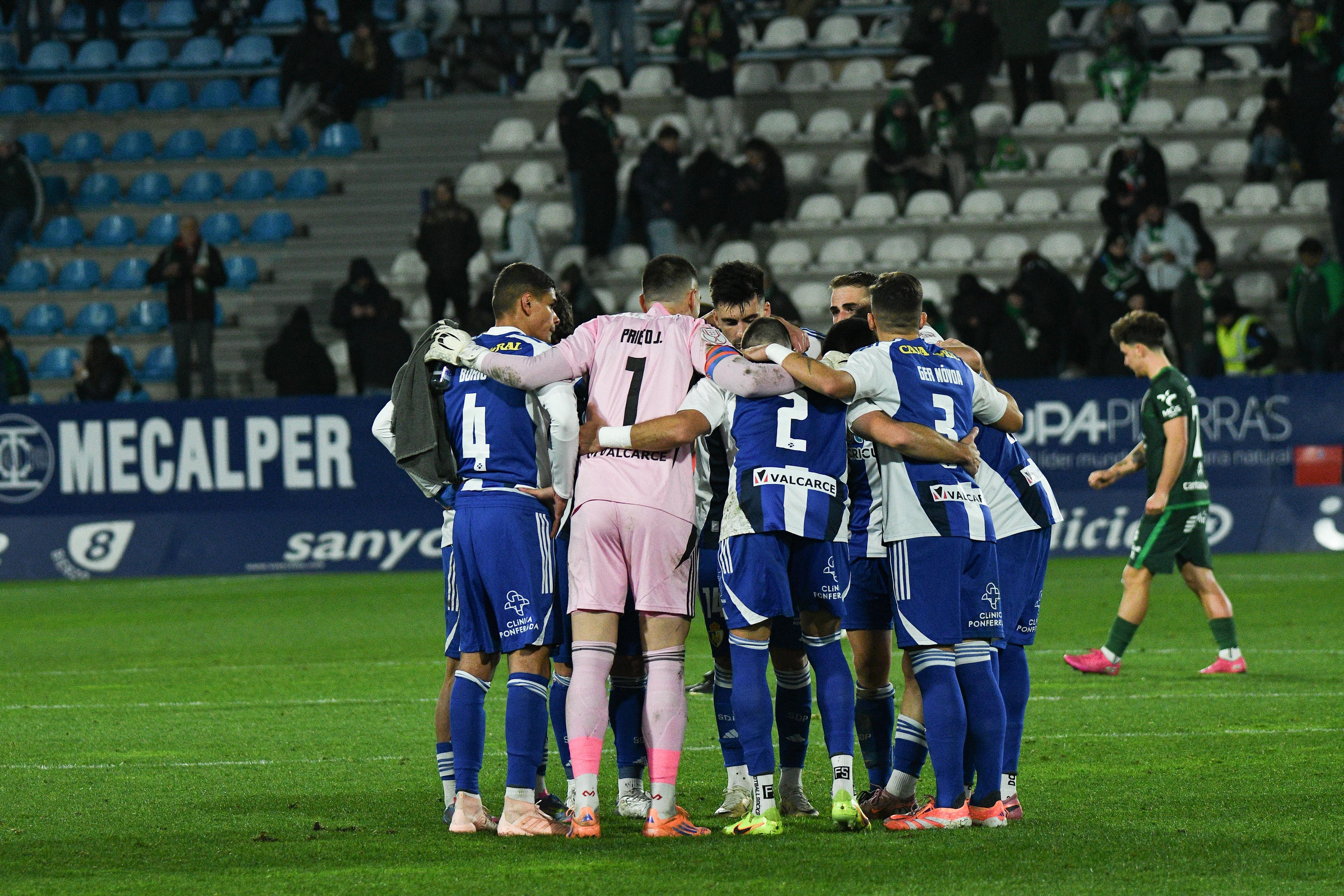 La Ponferradina busca la primera victoria de la 'era Nafti' ante un Unionistas con serias bajas en defensa. QUNITO
