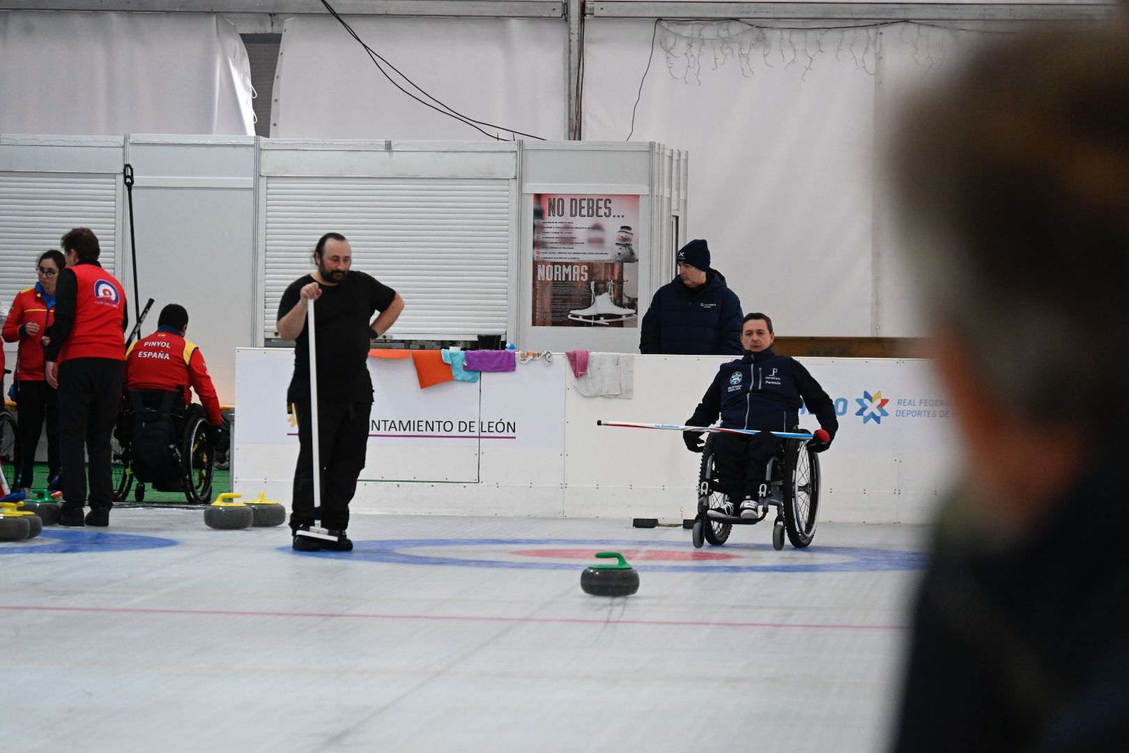 La pista de hielo de León acogió la primera Copa España Open de Curling. SAÚL ARÉN (5)