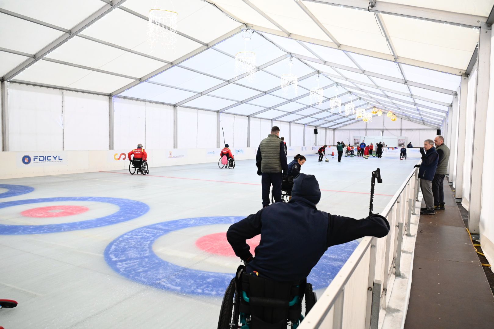 La pista de hielo de León acogió la primera Copa España Open de Curling. SAÚL ARÉN (8)