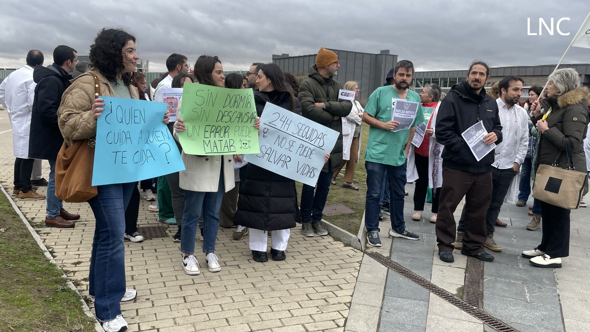 Los médicos de León paran cuatro días como protesta por el Estatuto Marco y las guardias de 24 horas | LAURA PASTORIZA Los médicos de León paran cuatro días como protesta por el Estatuto Marco y las guardias de 24 horas | LAURA PASTORIZA