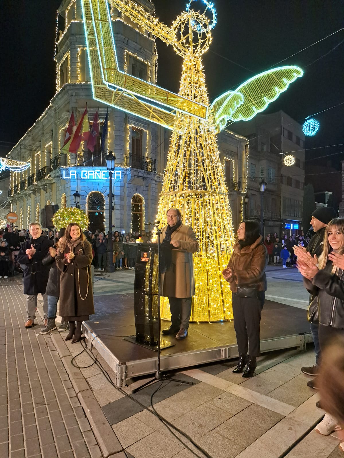 Encendido de las luces de La Bañeza. | L.N.C. Encendido de las luces de La Bañeza. | L.N.C.