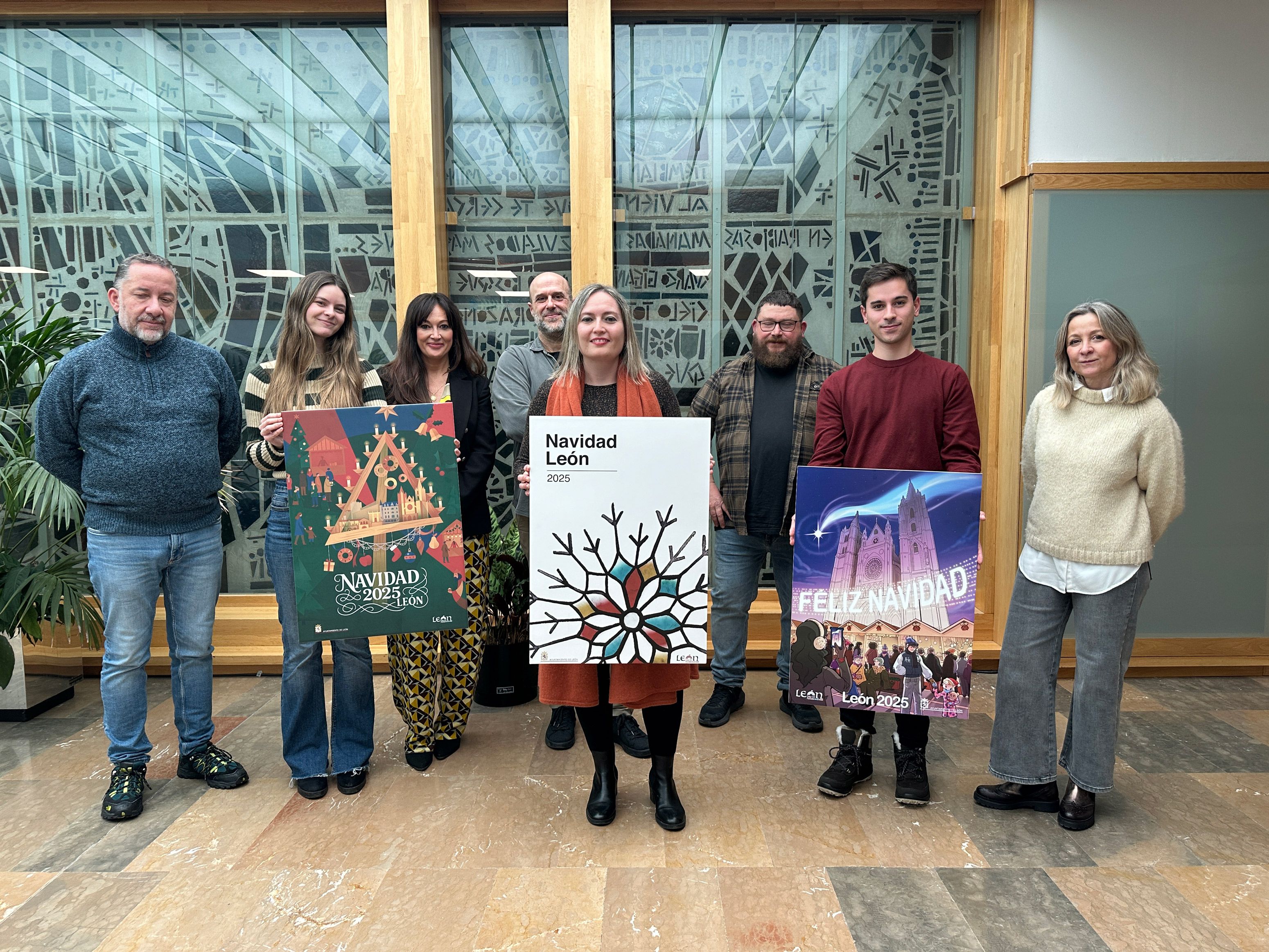 Los tres premiados del concurso del cartel de Navidad 2025. | L.N.C.