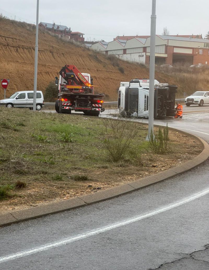 camión volcado camión volcado