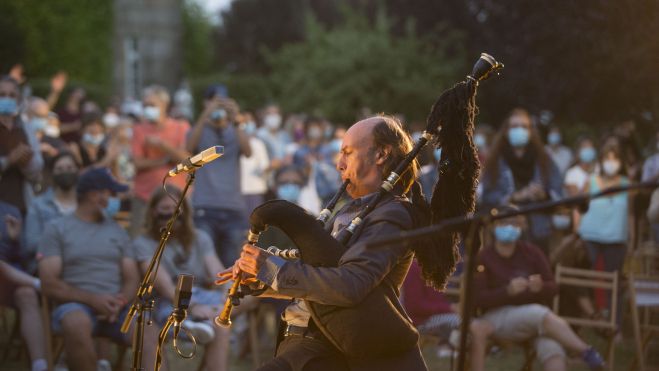 Imagen de archivo del músico Carlos Núñez durante uno de sus conciertos. Este sábado es el turno del Auditorio Ciudad de León.MIGUEL MUÑIZ Imagen de archivo del músico Carlos Núñez durante uno de sus conciertos. Este sábado es el turno del Auditorio Ciudad de León.MIGUEL MUÑIZ