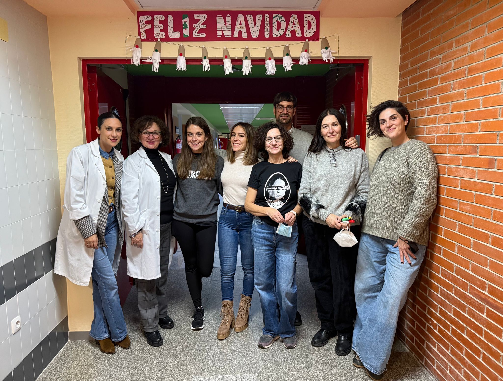 Foto grupal de los decoradores de los adornos de Navidad 2025 Foto grupal de los decoradores de los adornos de Navidad 2025