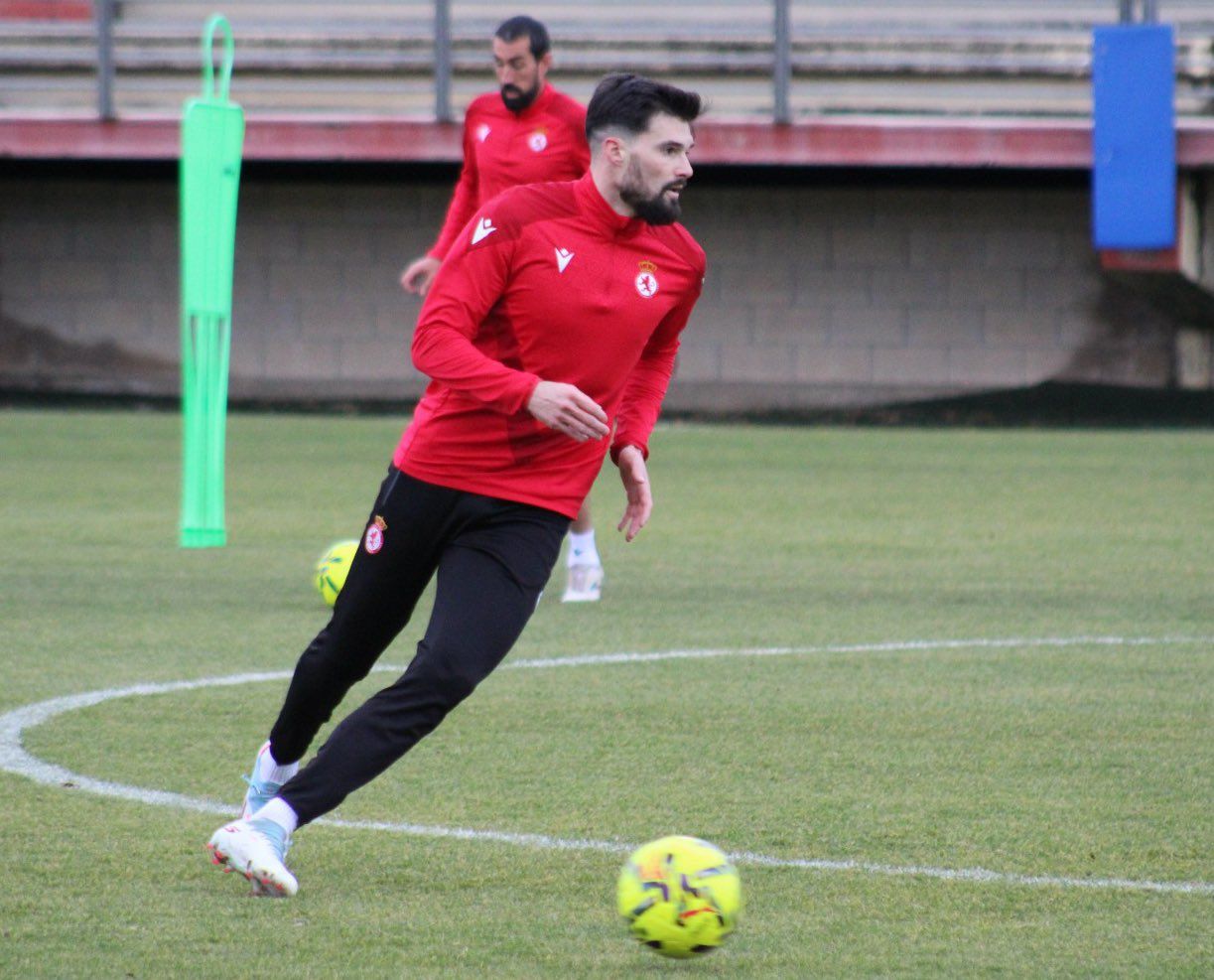Eneko Satrústegui, durante el entrenamiento con la Cultural en el Área. | CYD