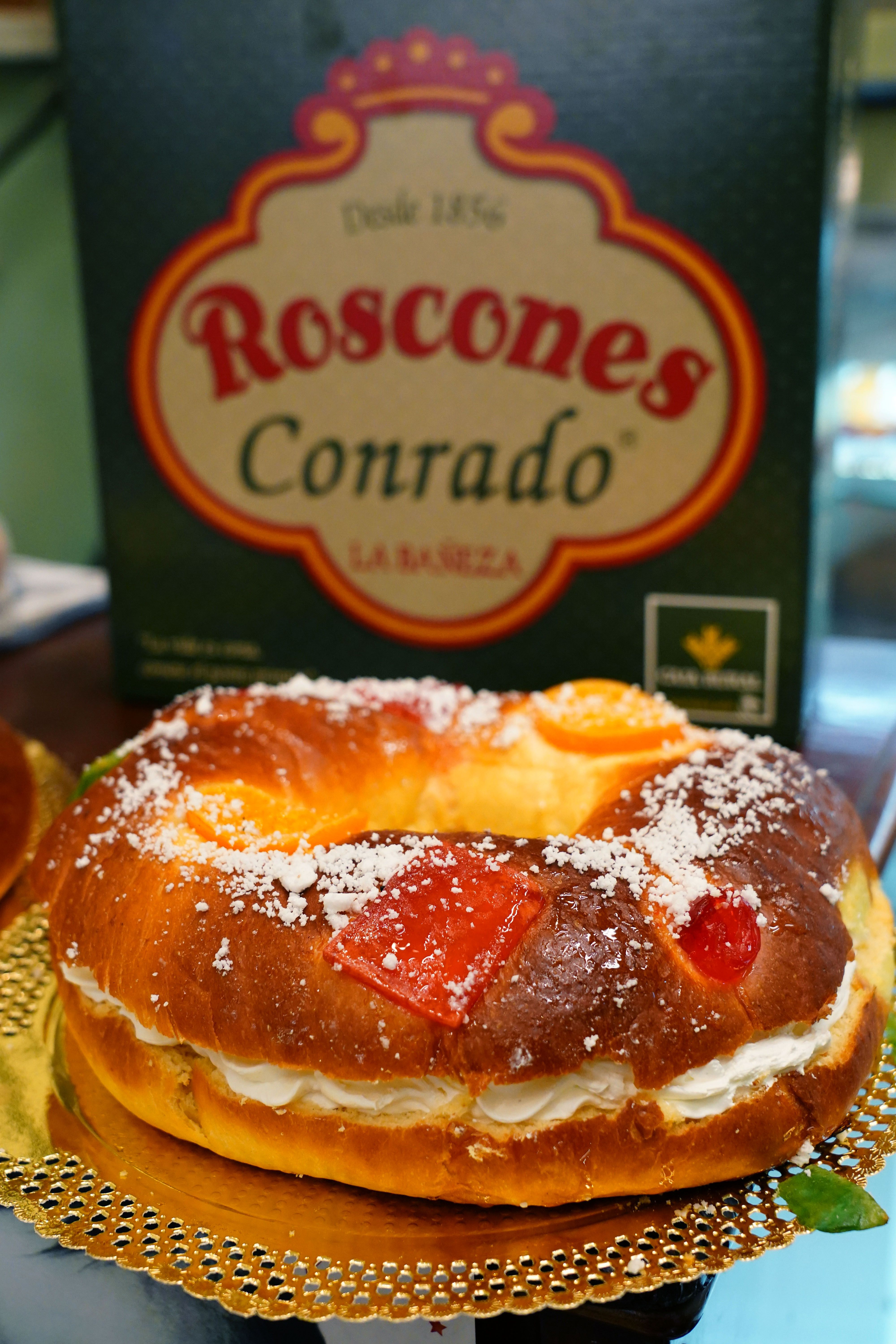 Uno de los roscones de la Confitería Conrado. | ICAL Uno de los roscones de la Confitería Conrado. | ICAL