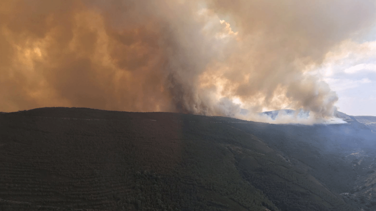 Un incendio anterior que también golpeó a Igüeña. | @AT_brif
