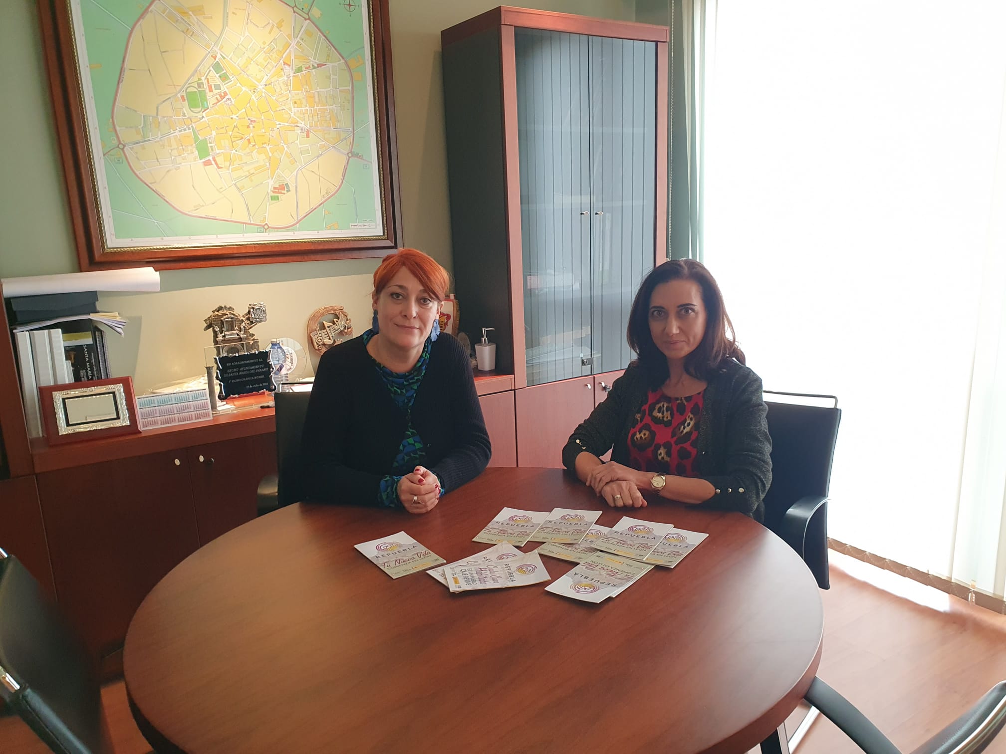María Vázquez y Alicia Gallego durante el encuentro mantenido. | L.N.C.