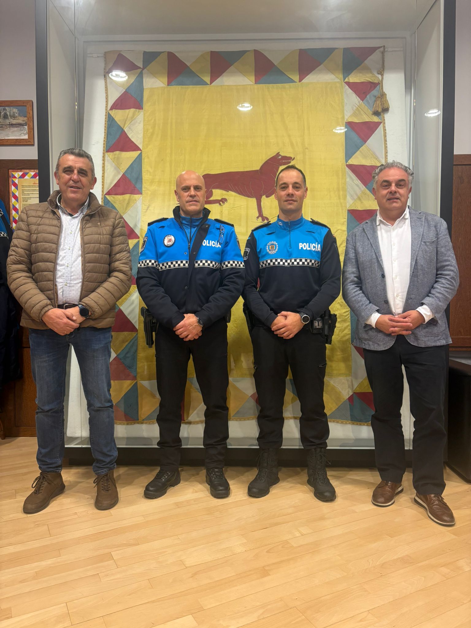 Toma de posesión de Pablo Toral palacio como nuevo oficial de la Policía Local. 1 L.N.C.