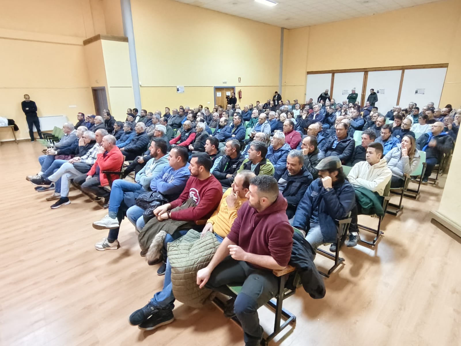 Cientos de agricultores del Páramo Bajo participaron en la asamblea de Laguna de Negrillos. | A.R.