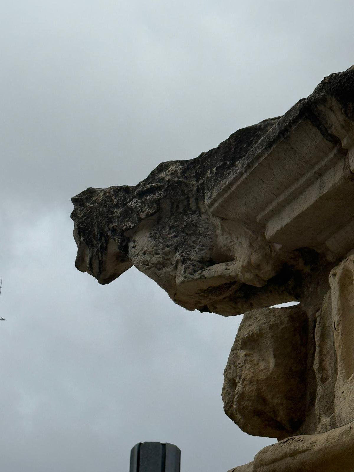 Las gárgolas del consistorio serán reparadas. | L.N.C. Las gárgolas del consistorio serán reparadas. | L.N.C.