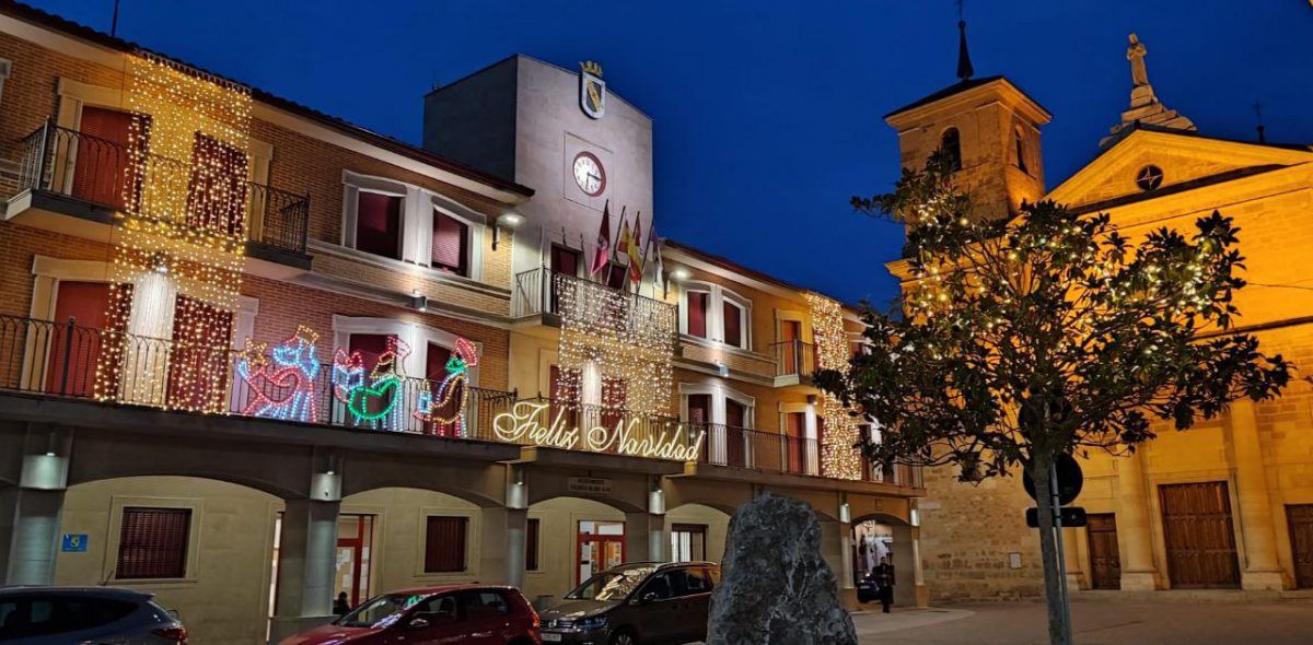 Fachada del Ayuntamiento coyantino durante una Navidad pasada. | L.N.C. Fachada del Ayuntamiento coyantino durante una Navidad pasada. | L.N.C.