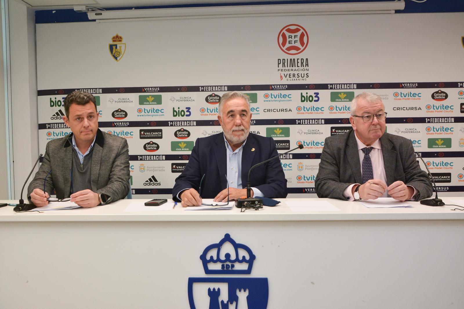 Junta de Accionistas celebrada en la sala de prensa del Estadio El Toralín. | QUINITO