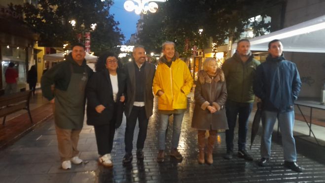 Inauguración de la fiesta navideña por las autoridades. | MAR IGLESIAS