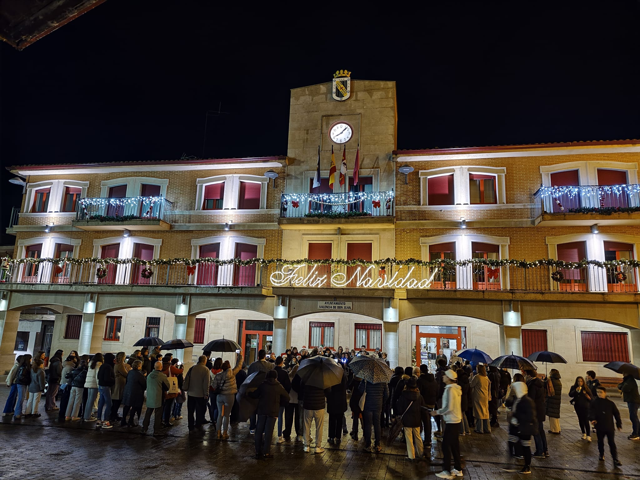 La lluvia no frenó el encendido navideño. | L.N.C.