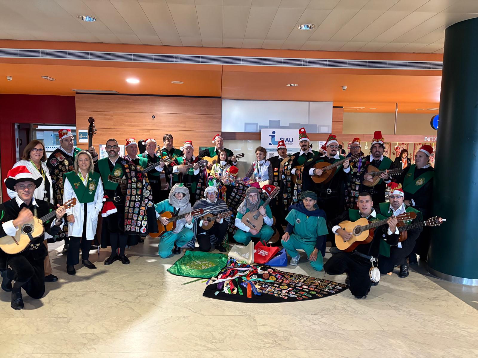 Ronda de la tuna en el Hospital de León