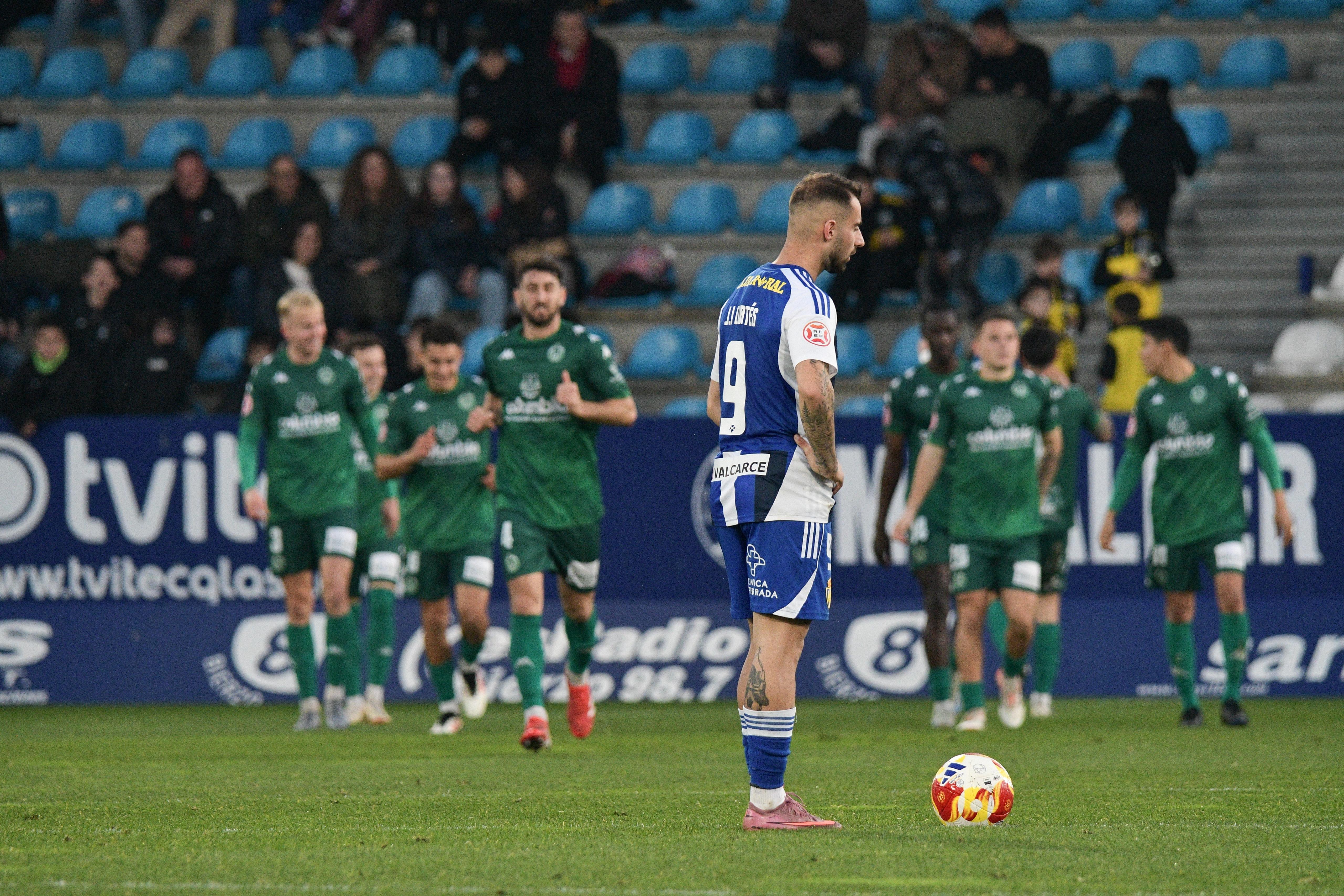 La Ponferradina volvió a vivir un auténtico calvario en El Toralín, con más fractura desde la grada y sin resultado en el verde REPORTAJE GRÁFICO QUINITO