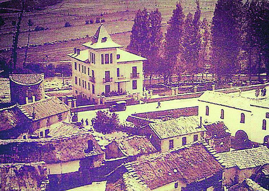 El famoso chalet de la familia Fierro, de Toribio, antes de la guerra, en la que fe destruido. El famoso chalet de la familia Fierro, de Toribio, antes de la guerra, en la que fe destruido.