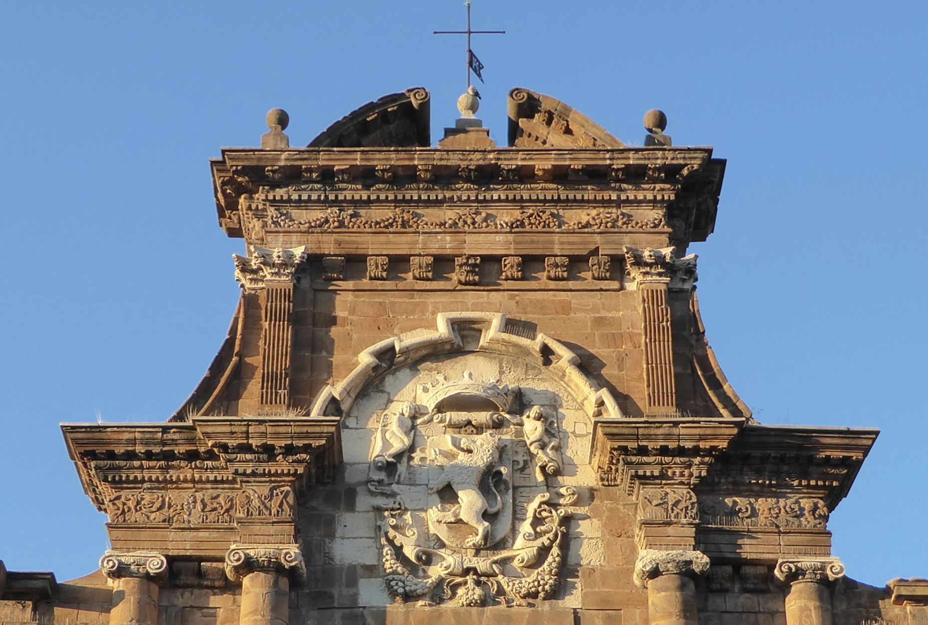 León del Hospital de La Regla. | GREGORIO F. CASTAÑÓN León del Hospital de La Regla. | GREGORIO F. CASTAÑÓN