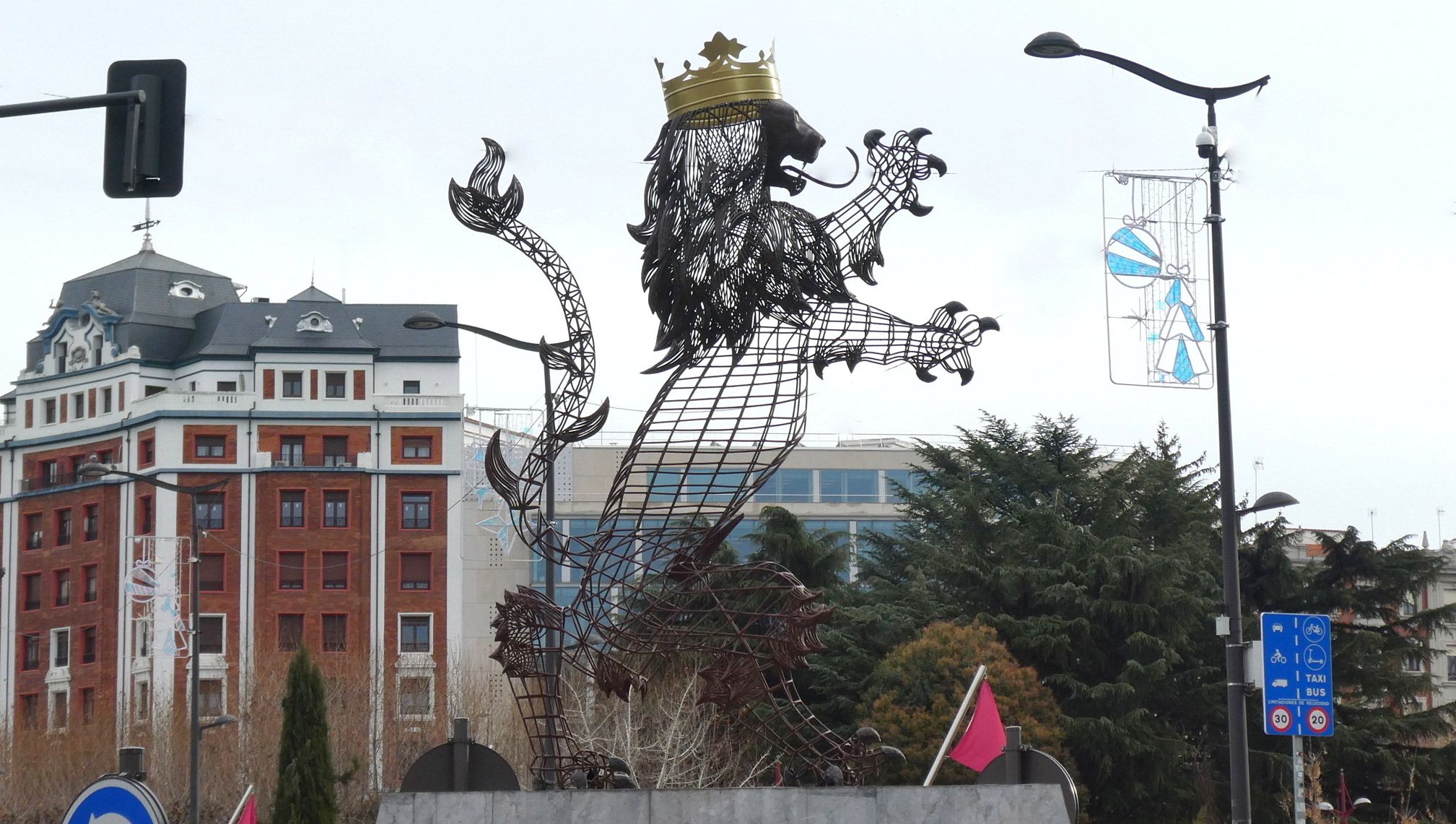 León transparente. | GREGORIO F. CASTAÑÓN León transparente. | GREGORIO F. CASTAÑÓN