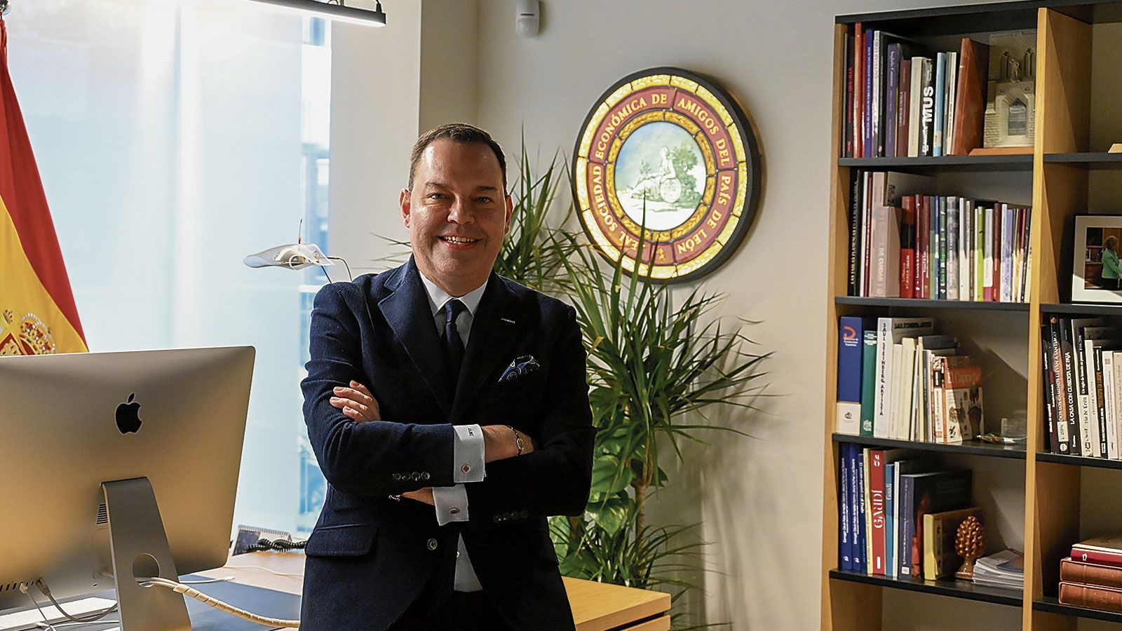 José María Viejo del pozo en el interior de la sede de Fundos, ubicada en la capital leonesa. | SAÚL ARÉN