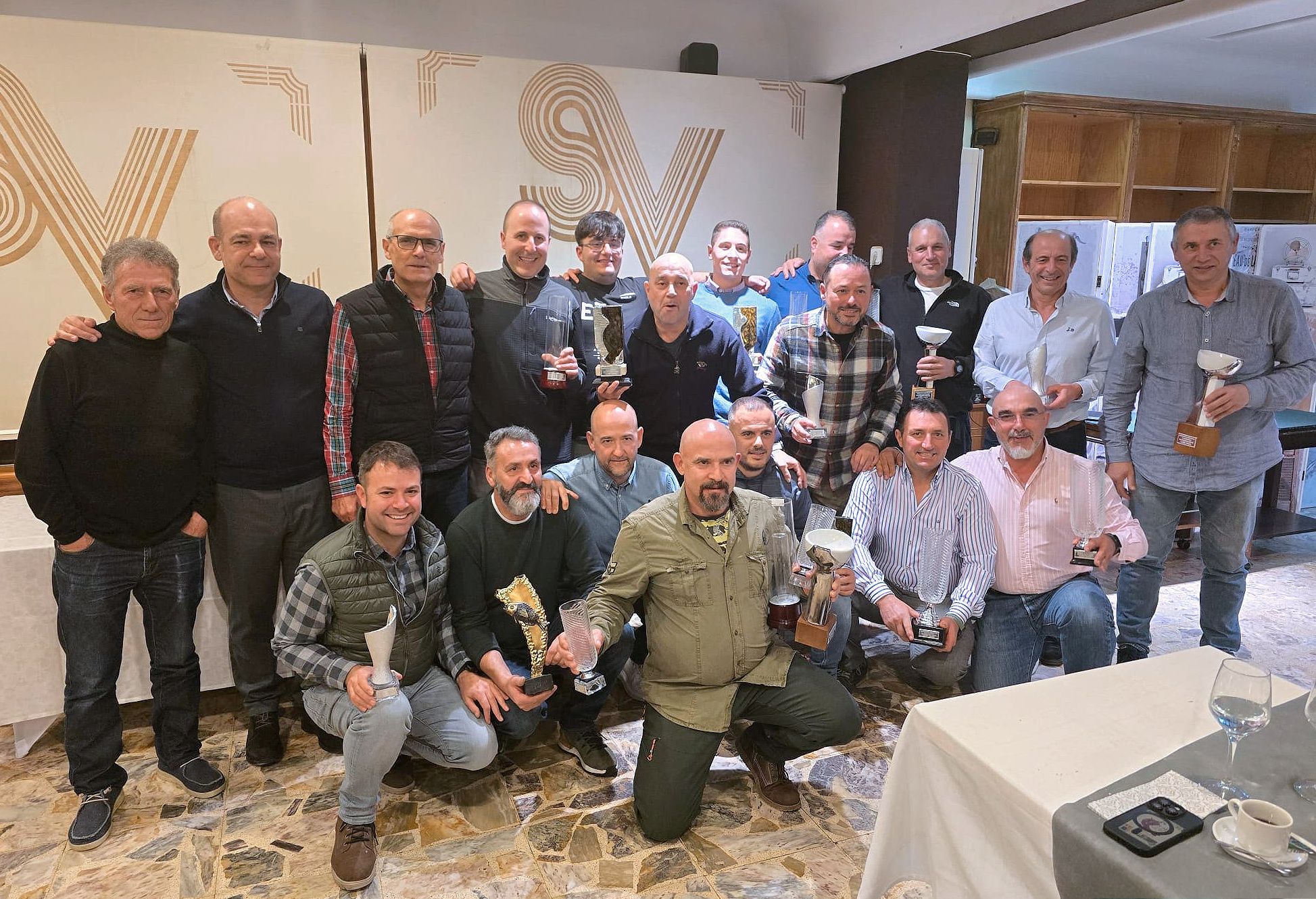 Foto de familia de los ganadores en las diferentes categorías. L.N.C.