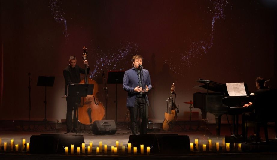 Alberto González en uno de los conciertos a la luz de las velas.