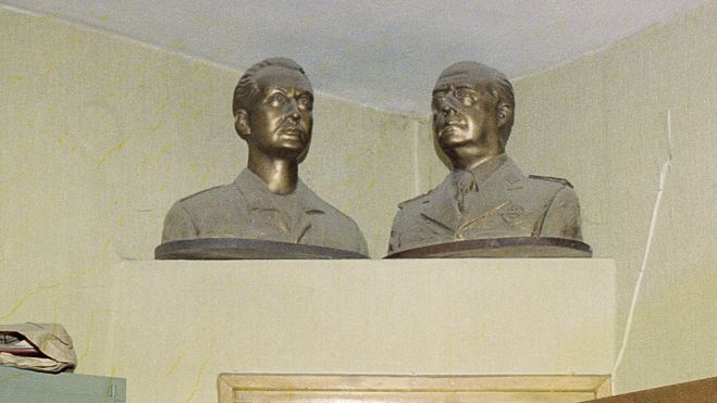 Los bustos de Franco y José Antonio «aparcados» en un cuarto Los bustos de Franco y José Antonio «aparcados» en un cuarto