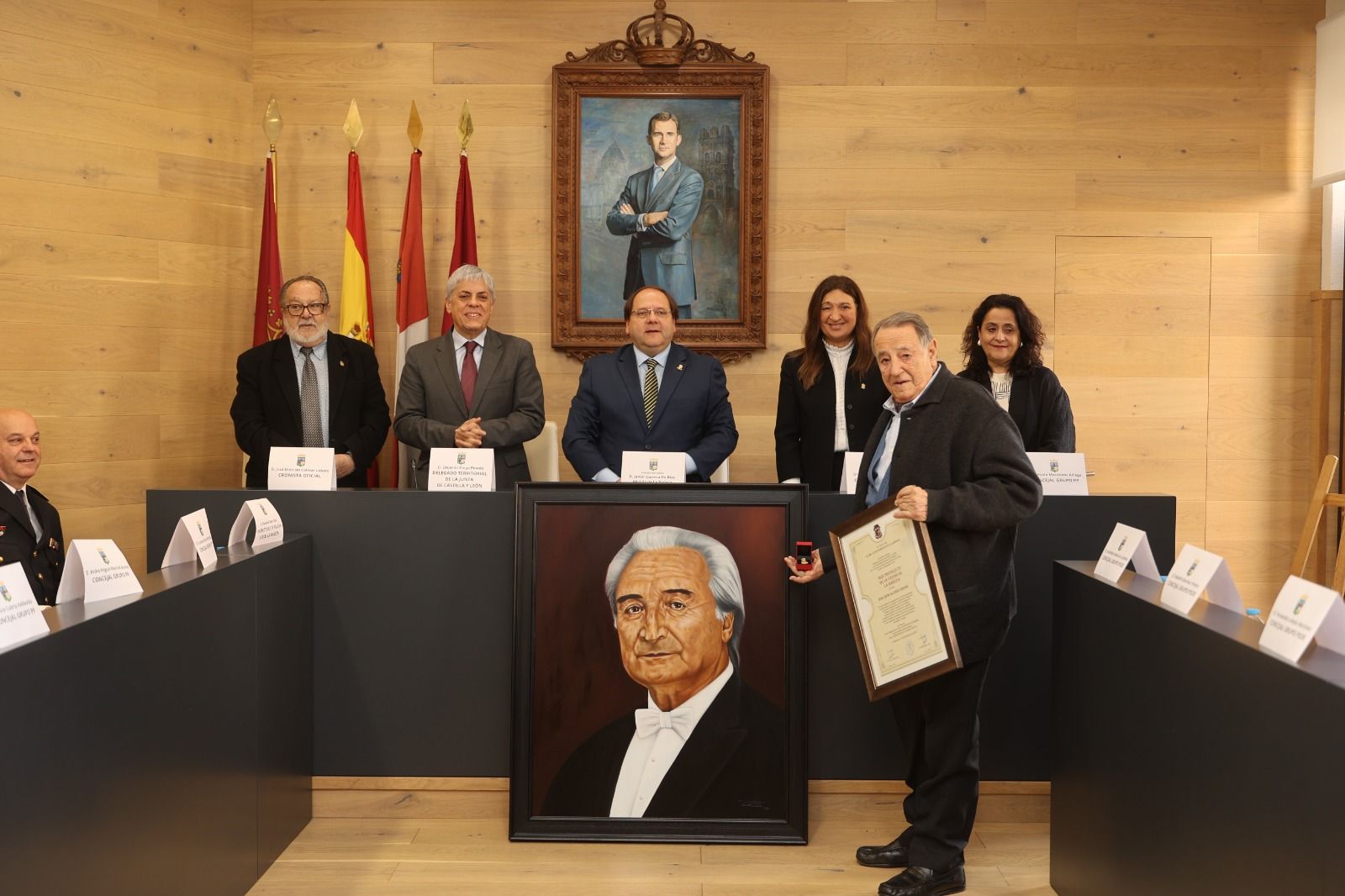 Odón Alonso Ordás es nombrado Hijo Predilecto de La Bañeza a título póstumo con un sencillo acto en el Ayuntamiento. | L.N.C.