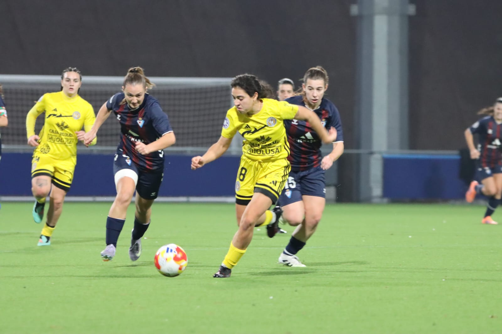 Un lance del choque entre el Éibar B y el Olímpico. | AROA CAÑO