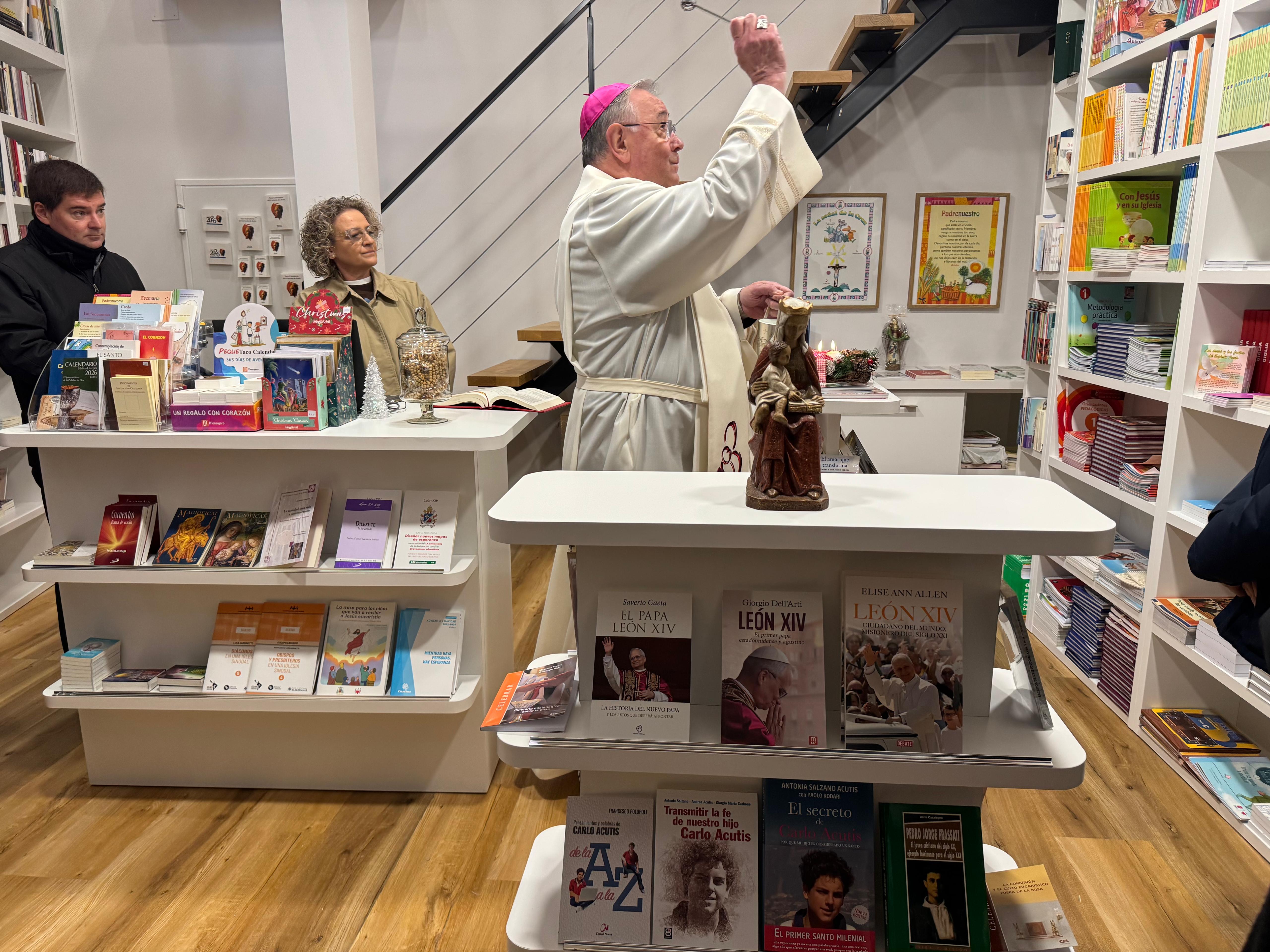 El obispo de León bendijo este lunes la nueva sede de la Libería Diocesana. | L.N.C.