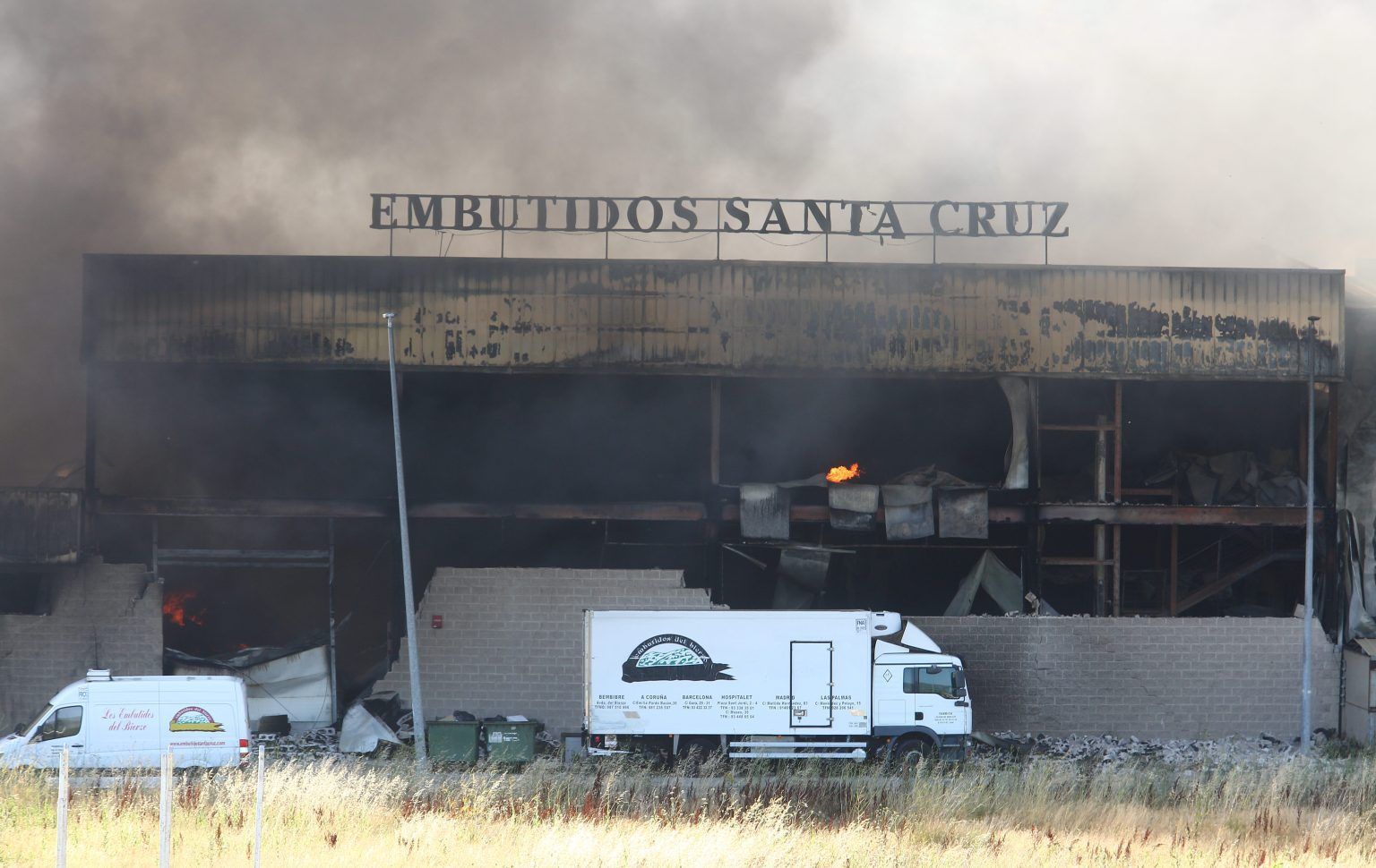 Incendio de la nave de Embutidos Santa Cruz en el Polígono Industrial de Bembibre. ICAL