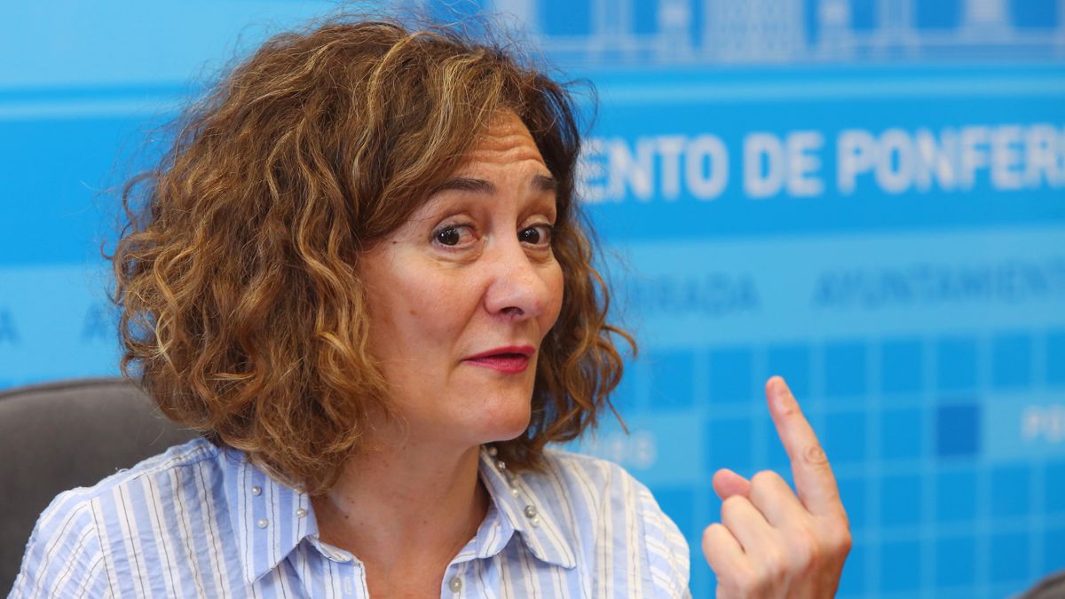 La alcaldesa y los técnicos dando a conocer el programa. | MAR IGLESIAS