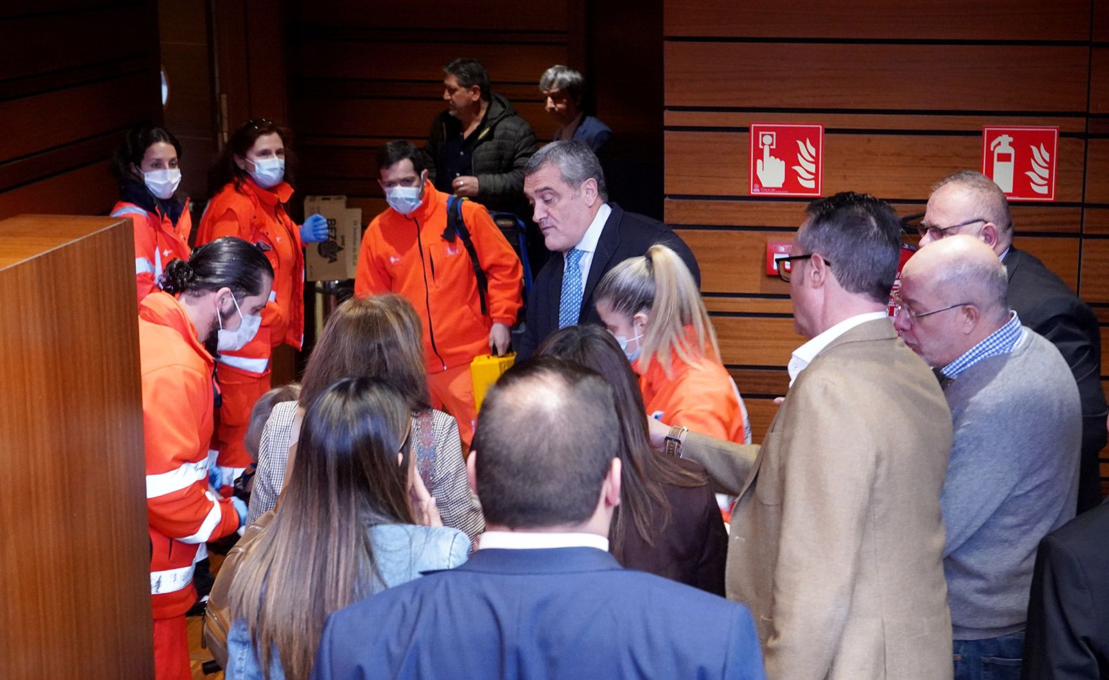 Instante en el que entran en el hemiciclo las asistencias. | ICAL