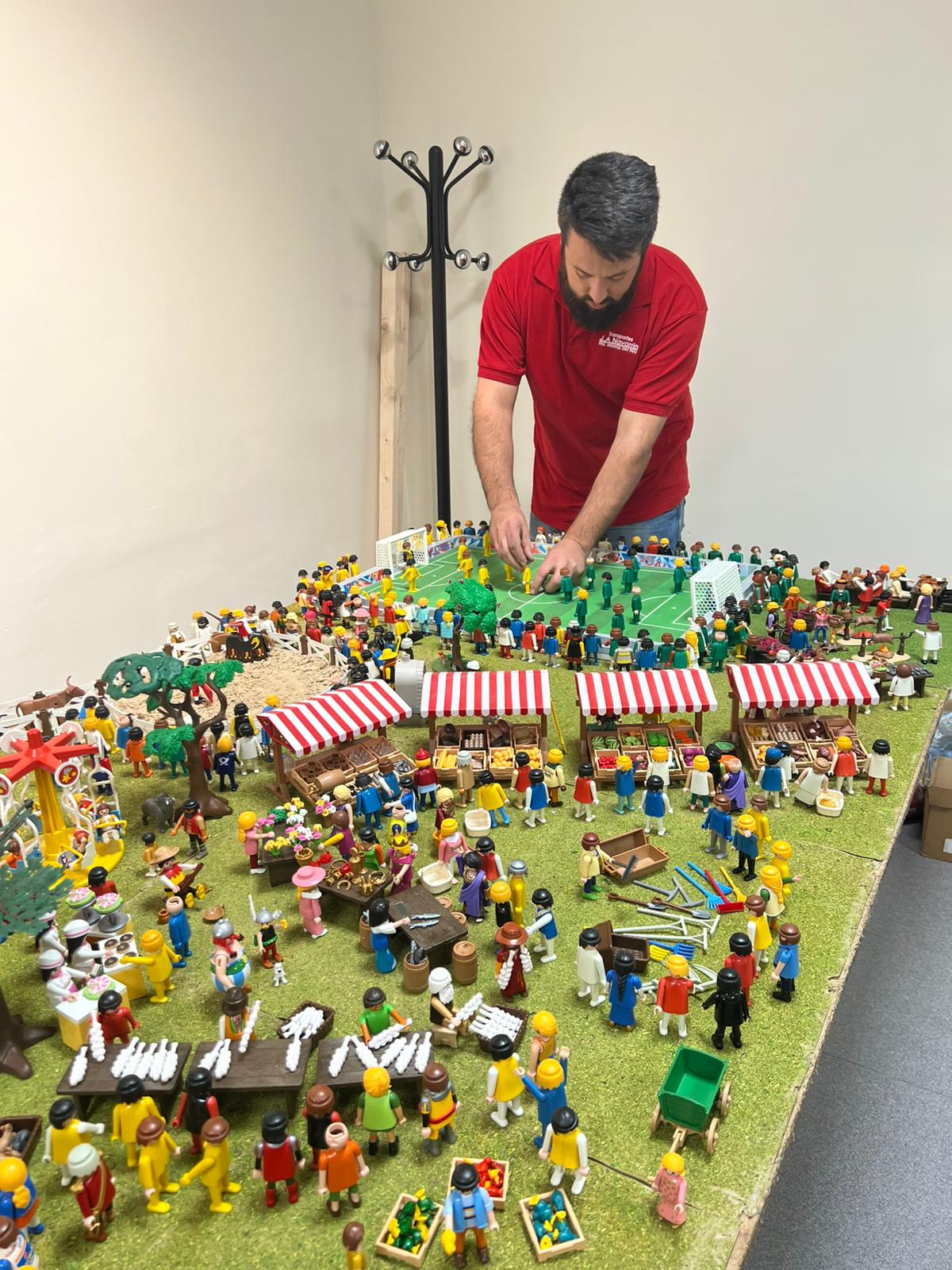 Un instante del montaje del Belén