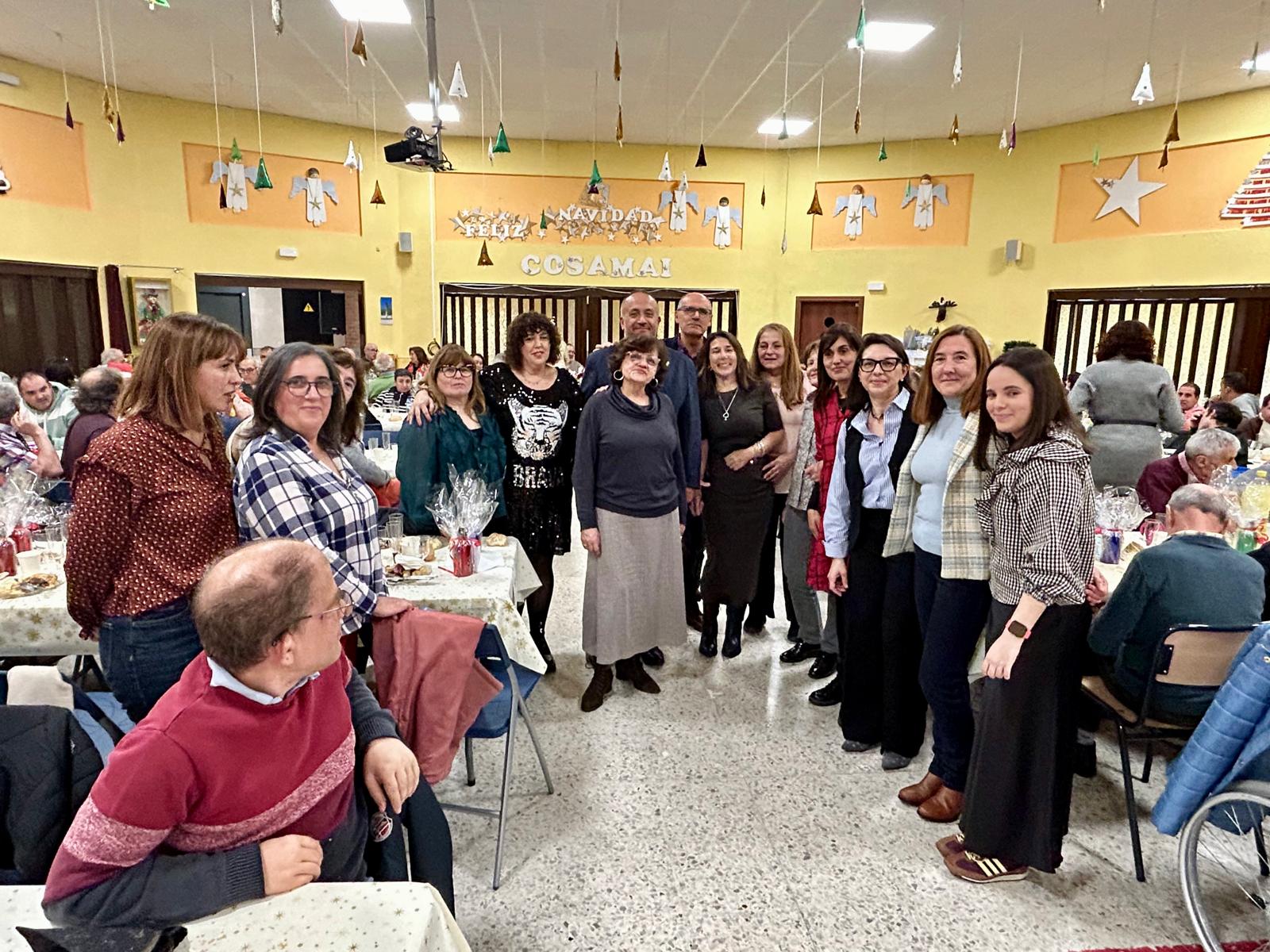 Un instante de la visita del presidente de la Diputación de León, Gerardo Álvarez Courel, al centro Cosamai de Astorga. | L.N.C.