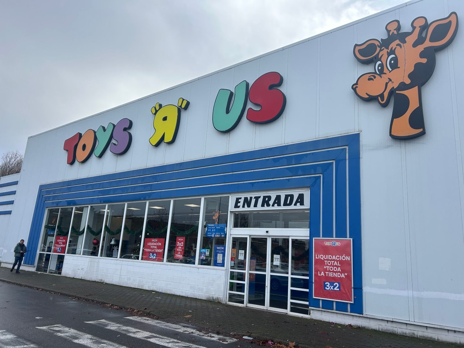 La icónica tienda Toys ‘R’ Us, que cierra sus puertas en León | B.G.