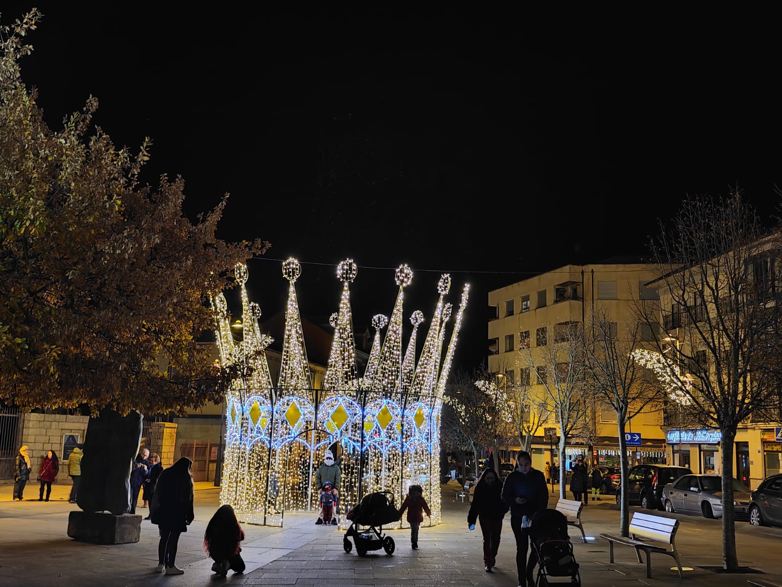 La ciudad bimilenaria esta llena de decoración navideña. | L.N.C.