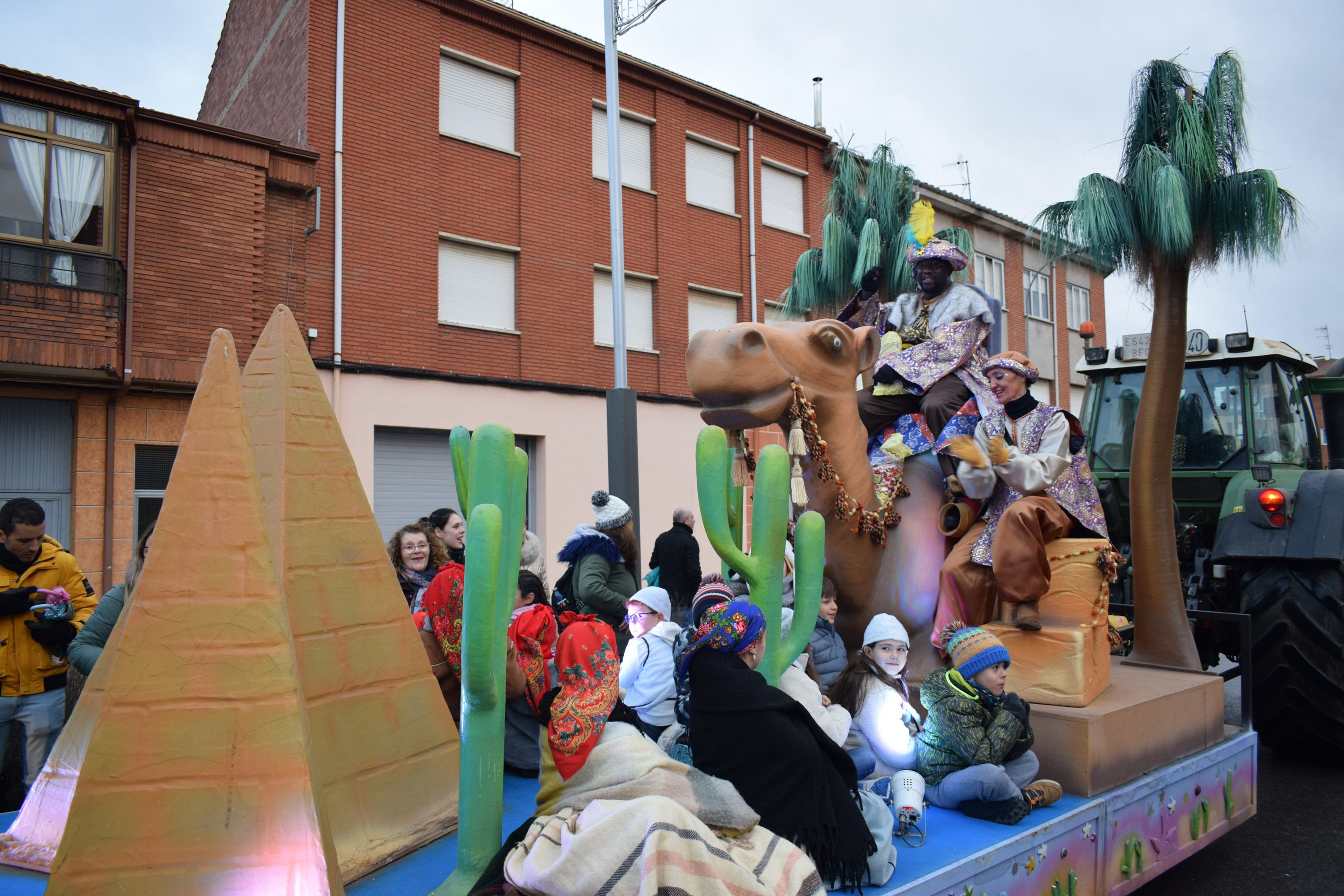 Cabalgata de los Reyes Magos en Santa María del Páramo durante el año pasado. | A. RODRÍGUEZ