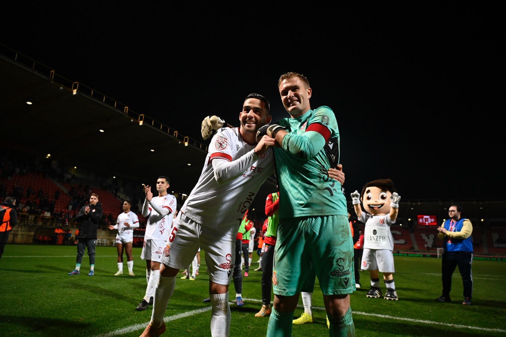 Fornos y Bañuz festejan el triunfo. | SAÚL ARÉN