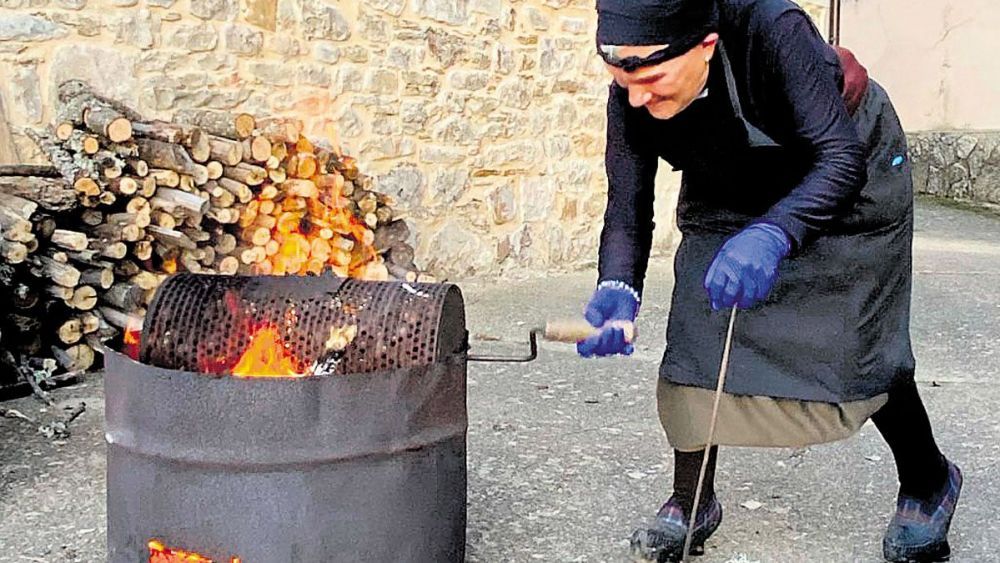 Fotografía de archivo de la celebración del  ‘Sábado Castañero’ en Riello.
