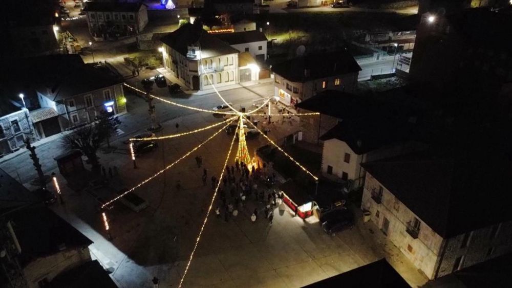 La Navidad ilumina Puebla de Lillo con un programa lleno de tradición y convivencia