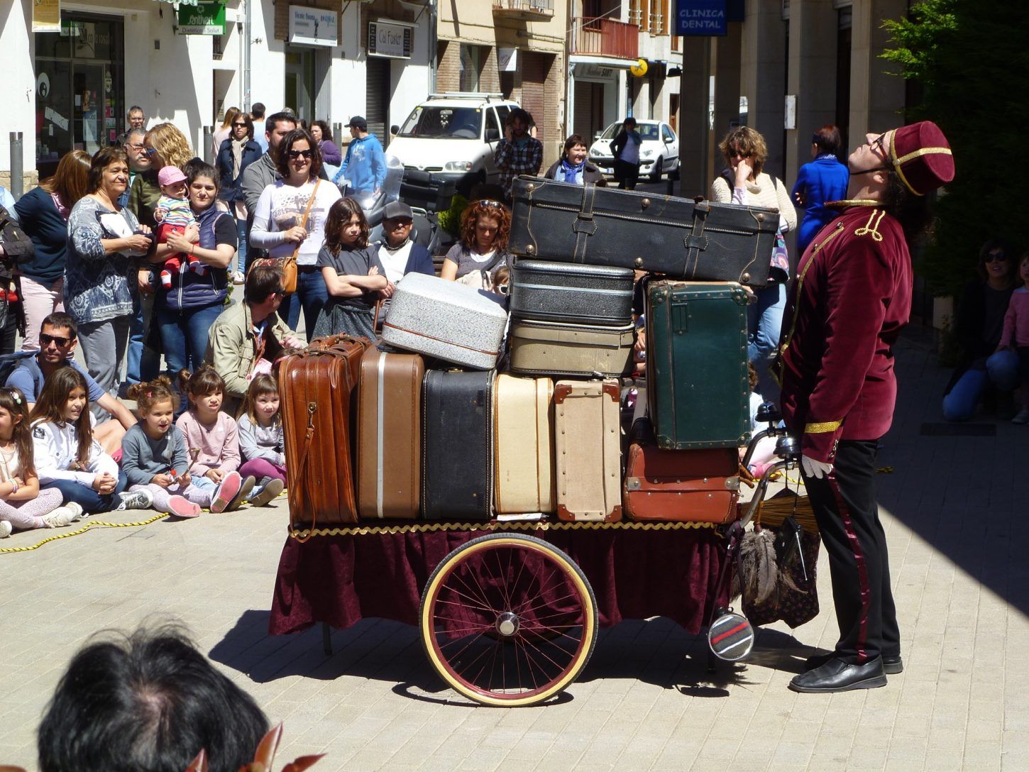 Sariegos tira de tradición con un gran Ramo Leonés frente al Ayuntamiento.| AYTO. SARIEGOS