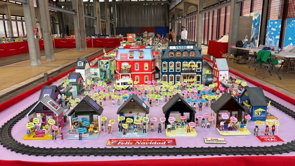 Belén de Playmobil de Ponferrada, en el Museo del Ferrocarril. | JAVIER FERNÁNDEZ
