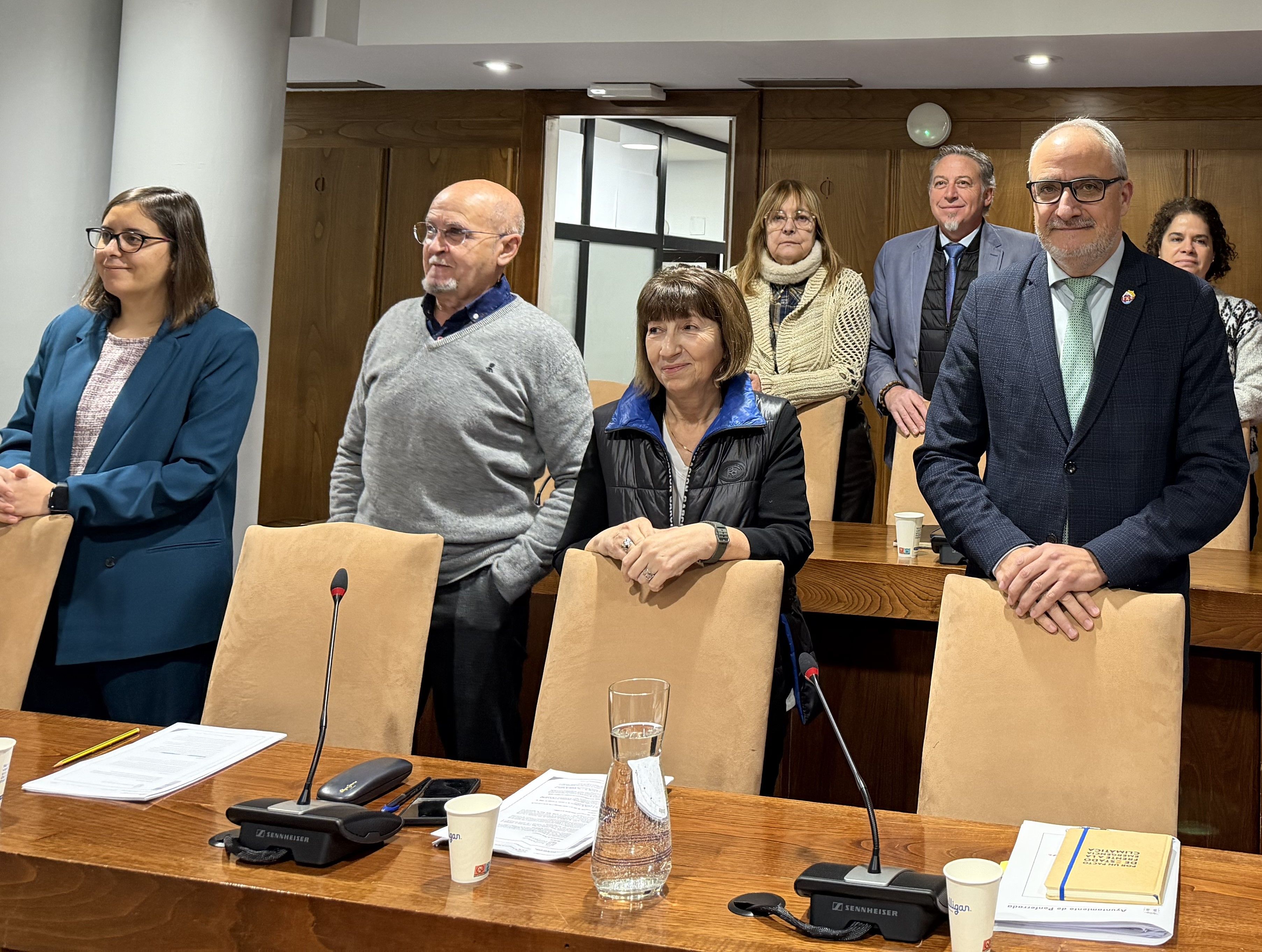 Parte del equipo del PSOE en Ponferrada, antes del pleno. 