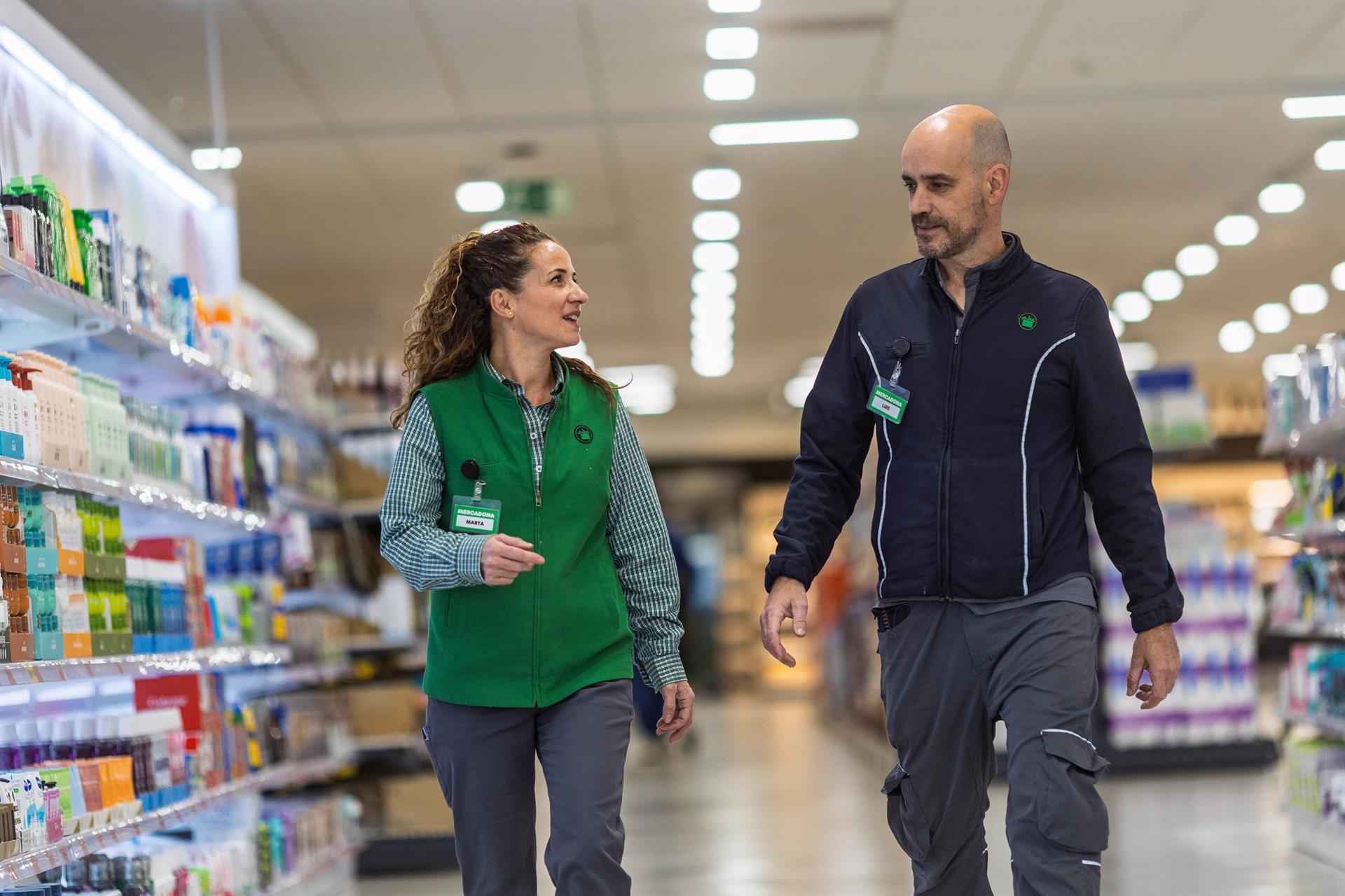 Trabajadores de Mercadona. | OSCAR GARRIDO SERRA