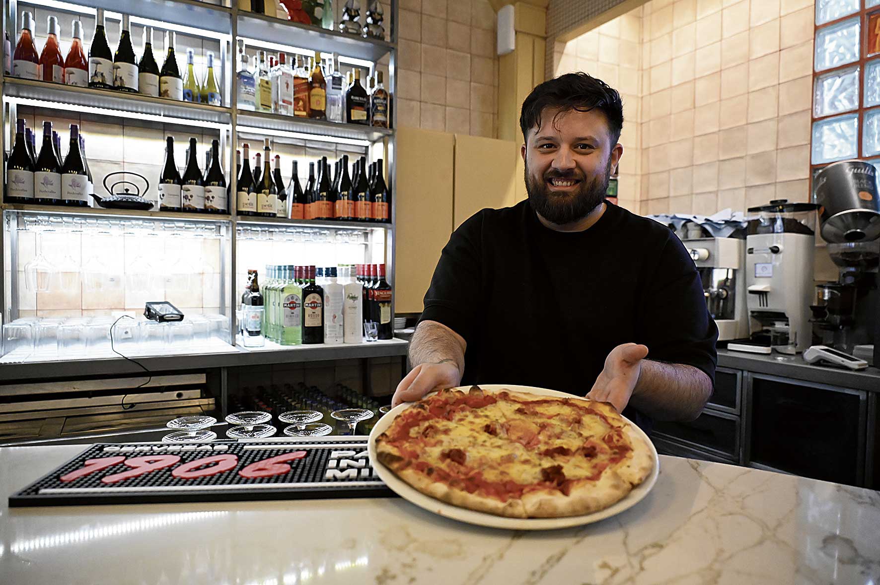 Cariño y calidad van de la mano en la receta tradicional que siguen al pie de la letra en Pizzería Ragazzi. | SAÚL ARÉN Cariño y calidad van de la mano en la receta tradicional que siguen al pie de la letra en Pizzería Ragazzi. | SAÚL ARÉN