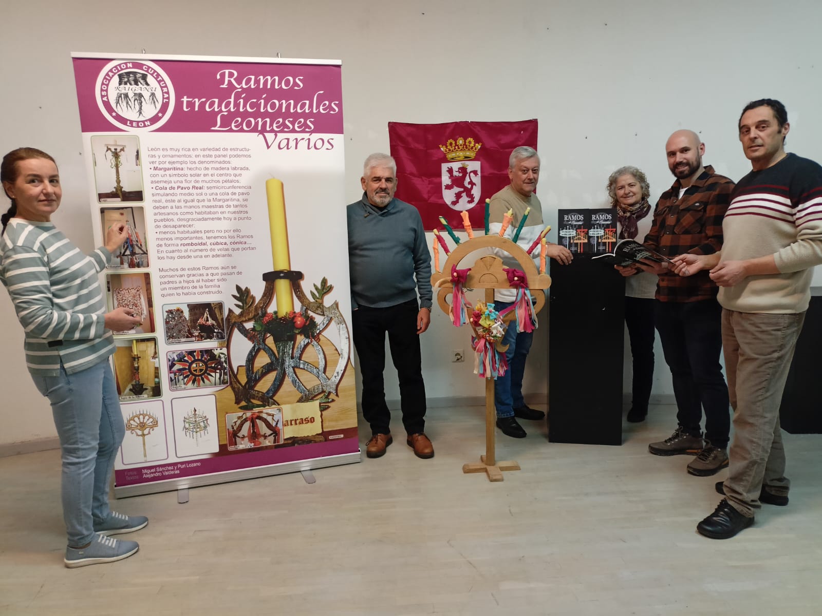 Un instante de la reunión de UPL con la Asociación de Cultura Tradicional Leonesa “Raigañu". | L.N.C.
